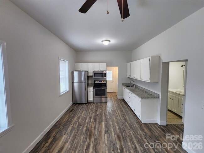 Photo - 1421 Oakshade Ave
