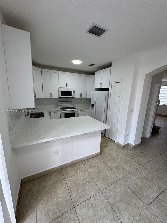 Building Photo - 2523 SE 15th Pl Rental