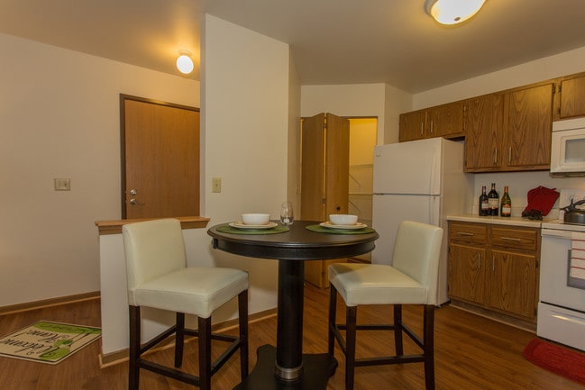 Photo - Riverside Glen Apartments