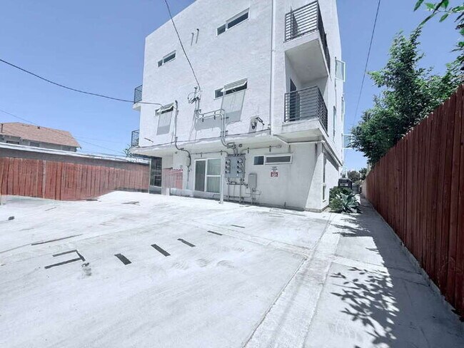 Photo - 1258 Leighton Ave Unit B