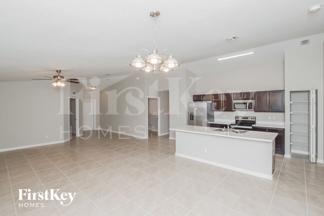 Photo - 811 Andrew St SE