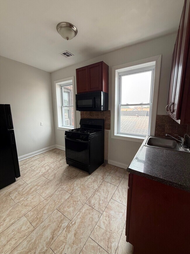 Photo - 162 Bergen Ave