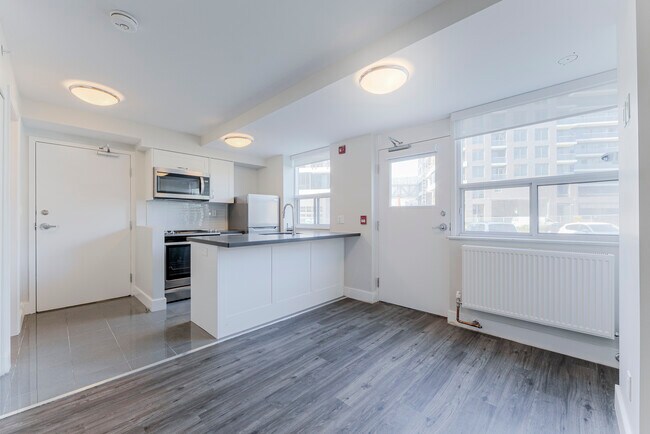 Building Photo - Valhalla Court I