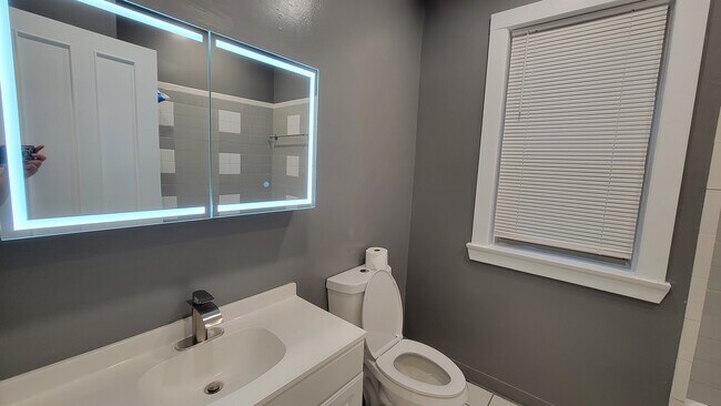 Photo - 5807 N Artesian Ave Unit #2