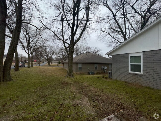 Building Photo - Remodeled w/ granite and new appliances Unit A Rental