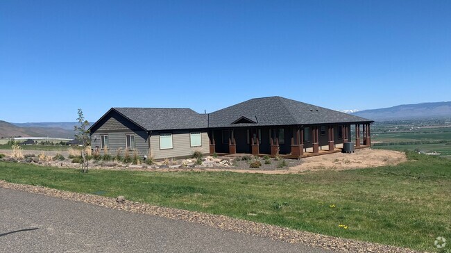 Building Photo - House On the Hill with Beautiful Views!