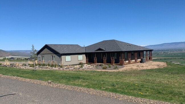 House On the Hill with Beautiful Views! - House On the Hill with Beautiful Views!