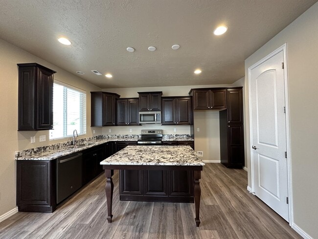2312 W Lydia Ln