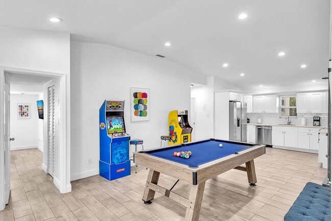 Building Photo - 1568 NE 35th St Unit ID1372329P