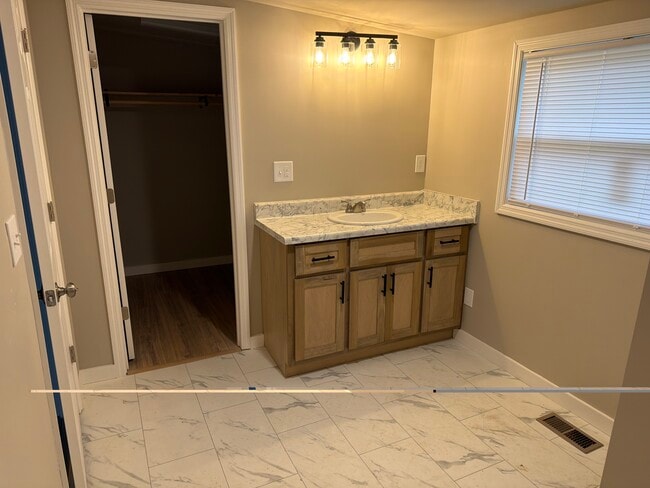 master bath - 307 Washington St W