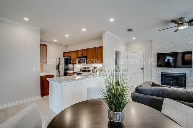 7009 E Acoma Dr Unidad 1150