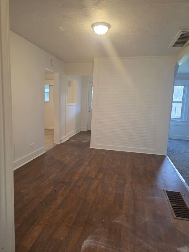 Photo - 397 Upper Oakwood Ave Unit B