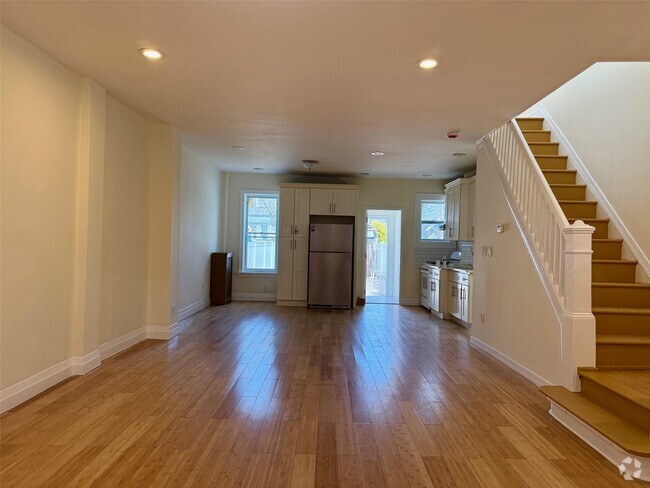 Building Photo - 90-39 76th St Rental