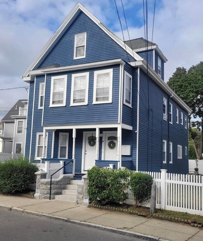 Building Photo - 58-60-60 Waverly St Unit 3