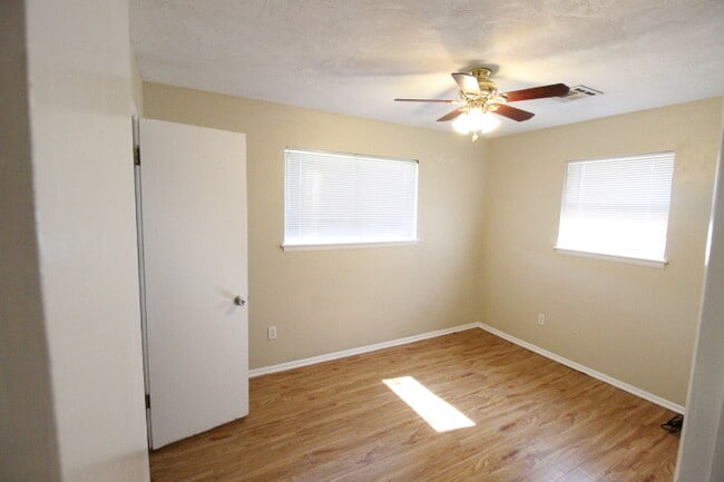 704 NW 1st St