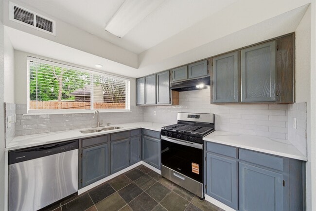 Photo - 1146 Woodbridge Ave