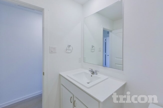 Photo - 807 Ginkgo Wy