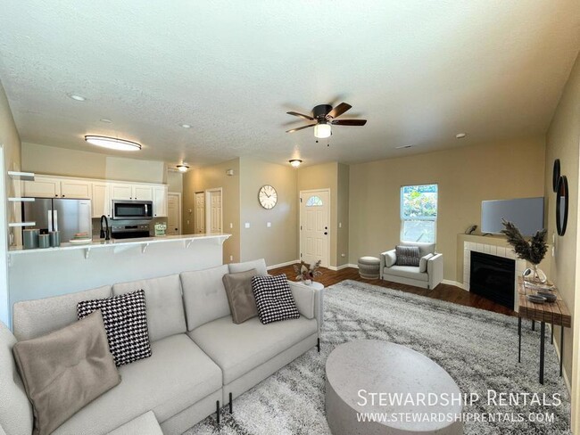 Photo - 618 Camden Ln