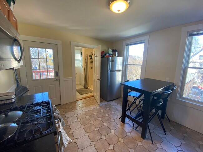 Photo - 176 Elm St Unit 2