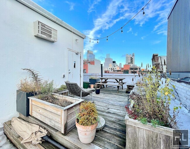 Photo - Mott Street Unit 17