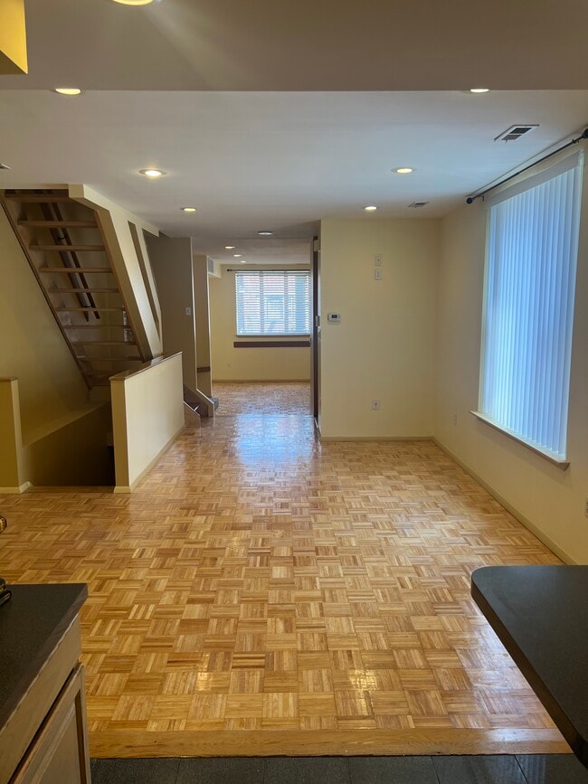 Building Photo - 3015 Belgrade St Rental