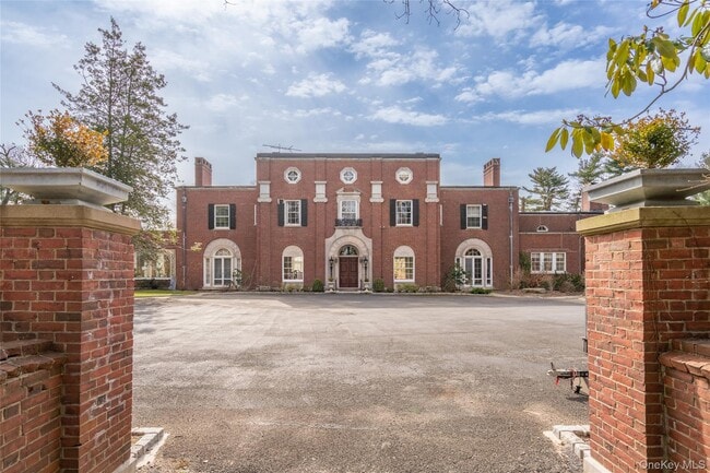 Building Photo - 393 Oyster Bay Road