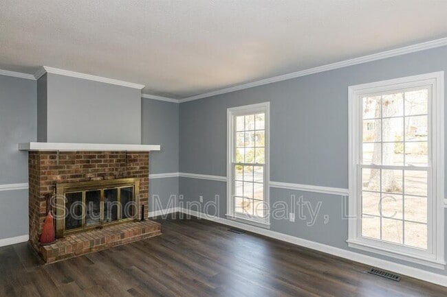 Photo - 409 Foxhall Dr