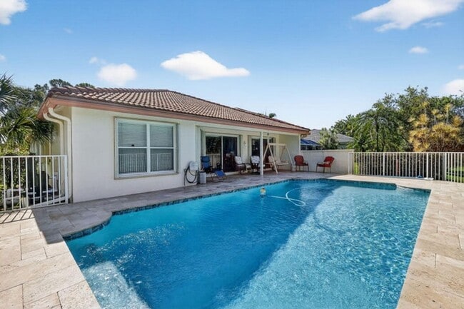 Building Photo - 1520 S Club Dr