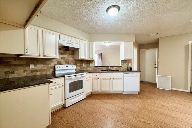 Photo - 3511 Palm Grove Dr