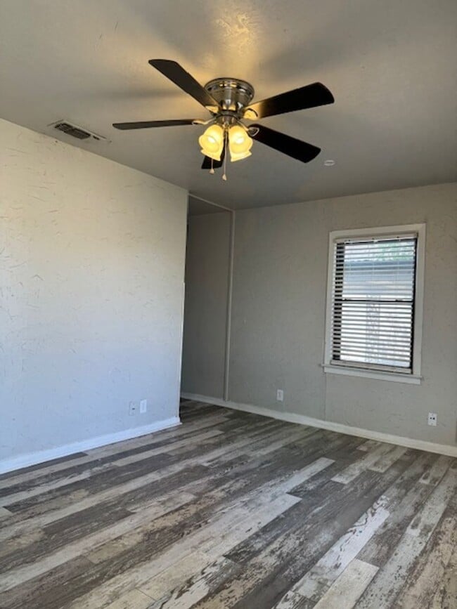 Photo - 2104 9th Ave