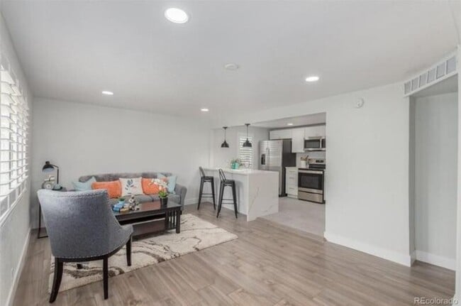 Photo - 760 Stuart St