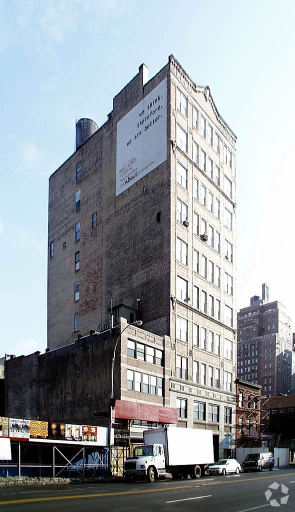 Photo - 521 W 23rd St