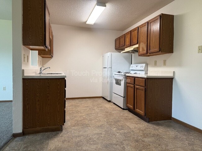 Photo - Cedarwood Apartments