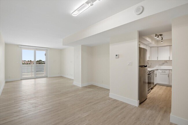 Photo - 511 Bayshore Dr Unit 206