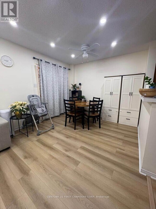 Photo - 868 Marigold St