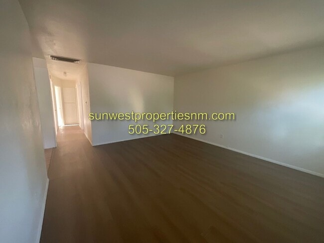 Photo - 3011 E Edgecliff Dr