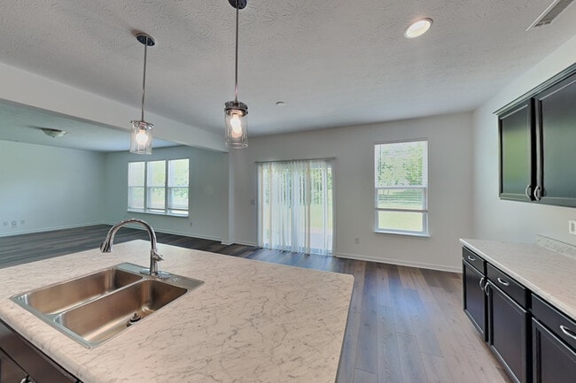 Photo - 10506 Broadford St