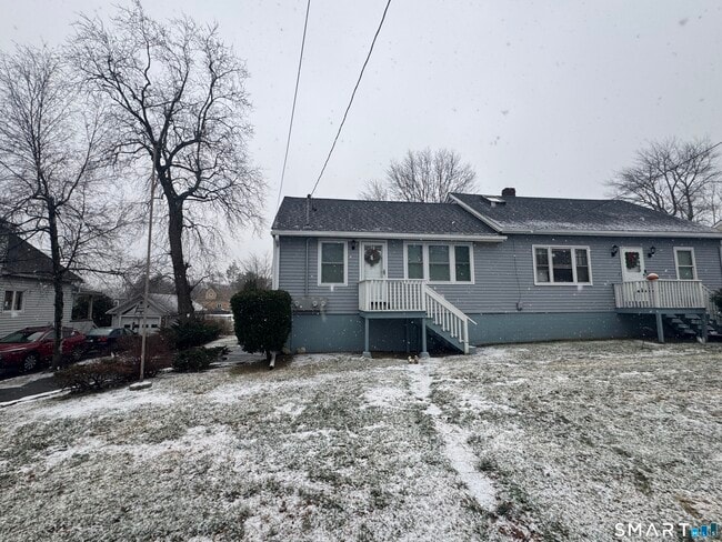 Building Photo - 11 Maple St Unit 2