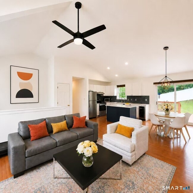 Photo - 374 Stevenson Rd