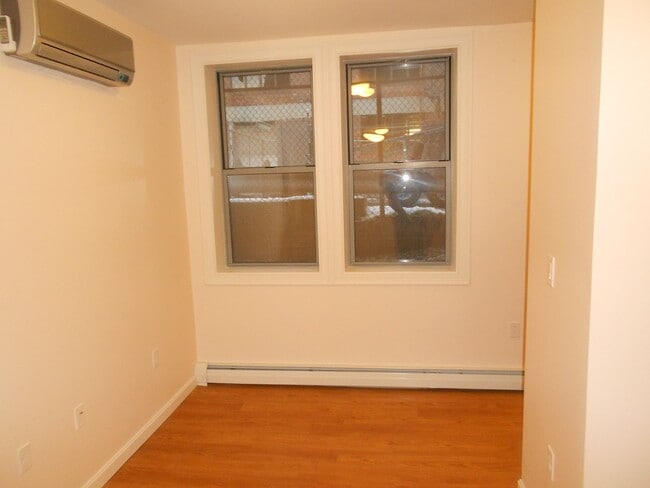 Photo - 63 Burbank St Unidad 16