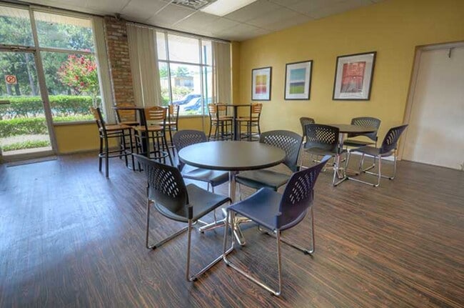 Photo - University Gardens Manor