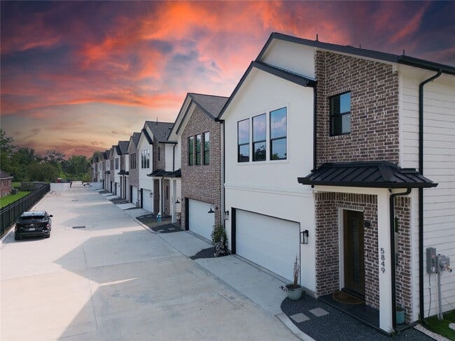 Photo - 5831 Banks St