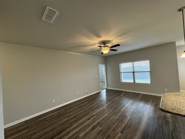 Photo - 612 Parkfield Ln