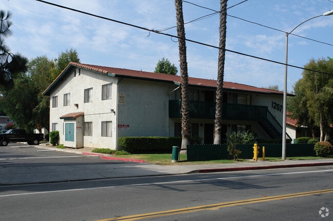 Twin Palms Apartments