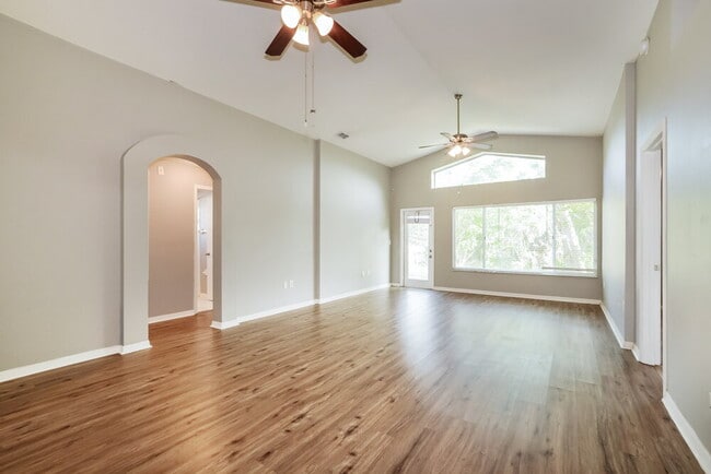 Photo - 543 Emerald Cove Loop