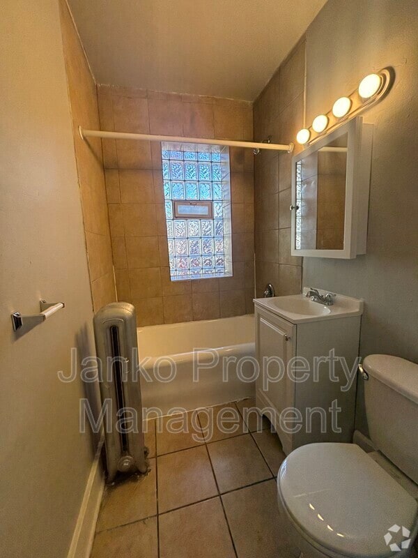 Building Photo - 5509 S Whipple St Unit 9 Rental