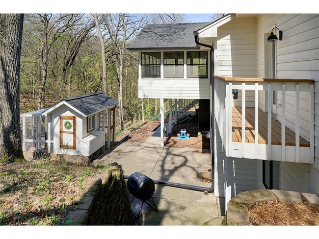 Photo - 1832 Essex Rd