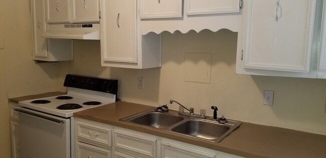 Photo - 81st Street Quad Plex Unidad B