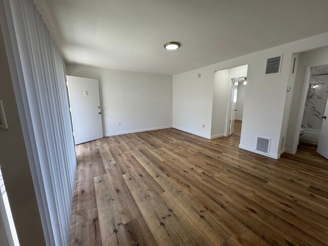 Photo - 14443 Dickens St