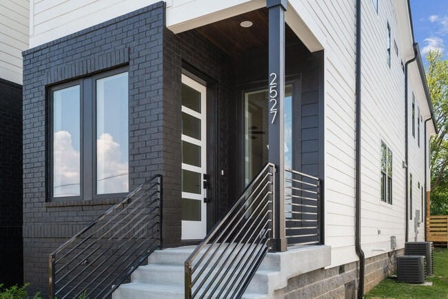 Photo - 2523 W Heiman St